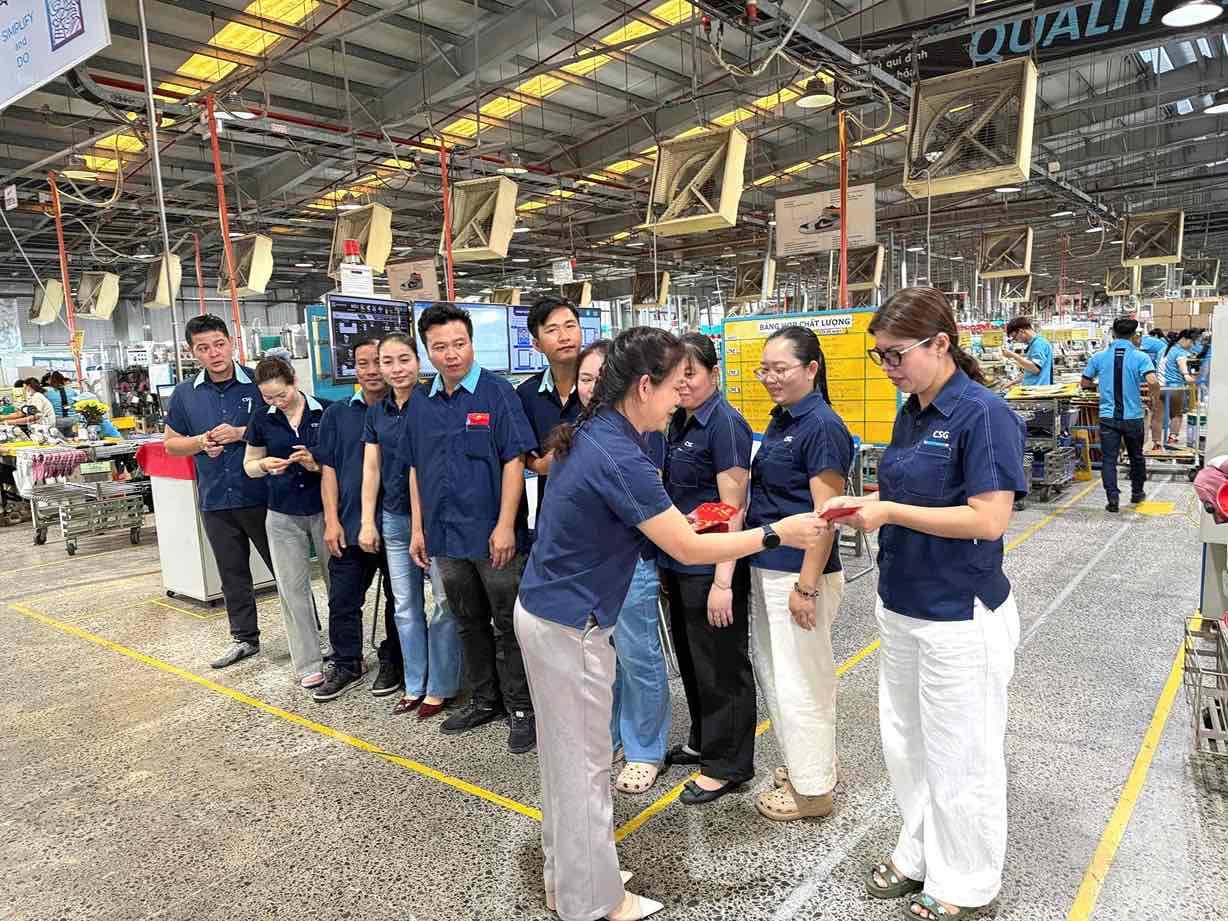 Dầu ăn, muối thành 'lộc xuân' đầu năm của công nhân- Ảnh 3.