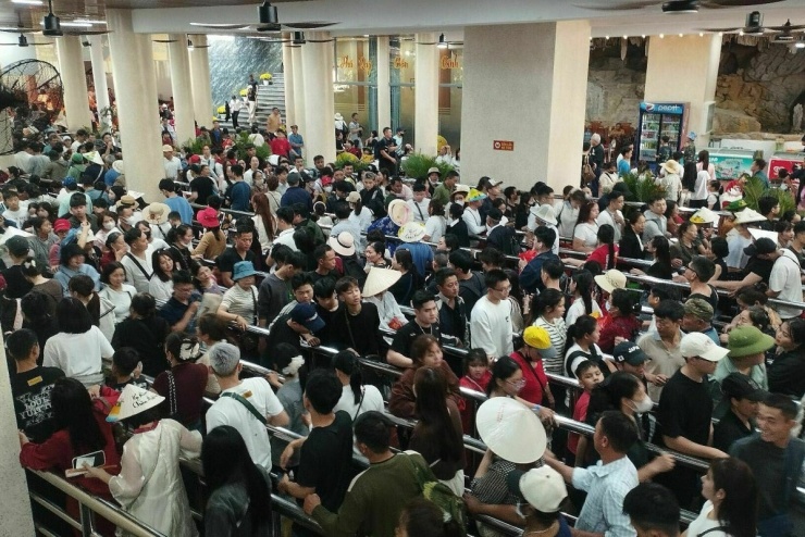 Chùa Hương, Yên Tử 'thất thủ' ngày Tết - 4