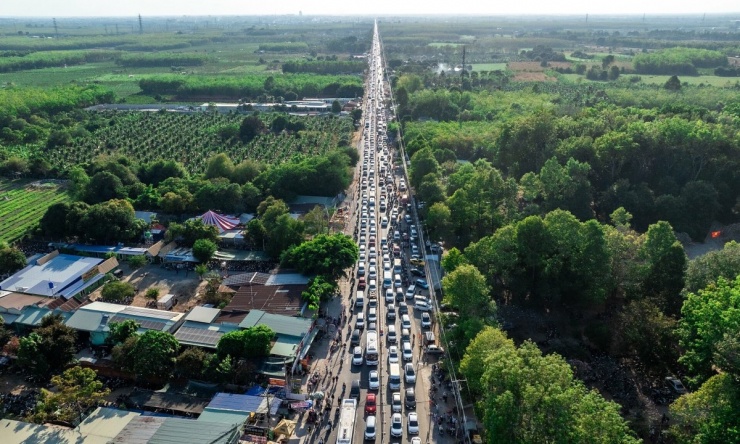 Chùa Hương, Yên Tử 'thất thủ' ngày Tết - 8
