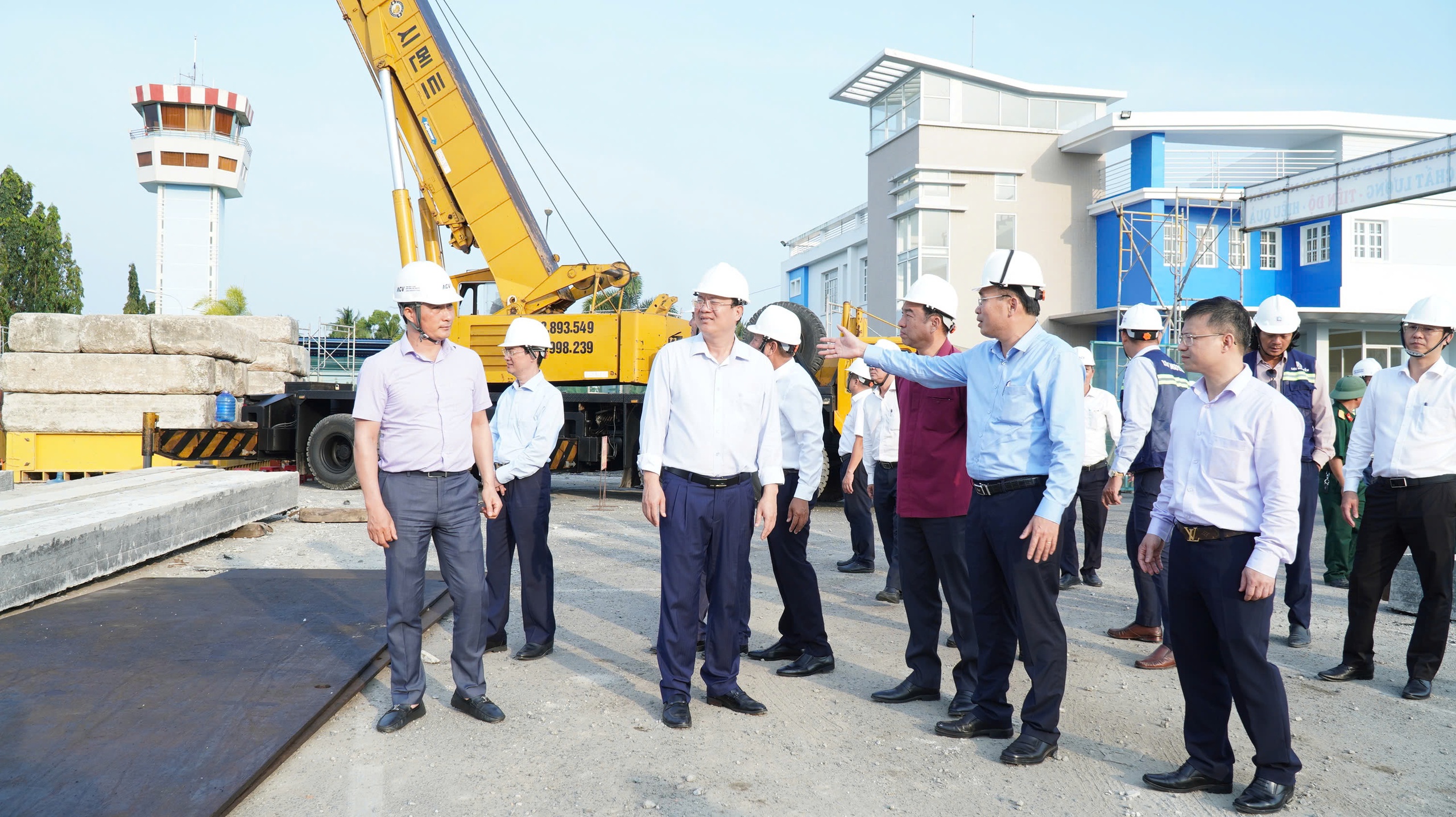 Bí thư thúc tăng tốc cao tốc, sân bay Cà Mau giữa áp lực vật liệu lớn - Ảnh 2. Bí thư thúc tăng tốc cao tốc, sân bay Cà Mau giữa áp lực vật liệu lớn - Ảnh 2.