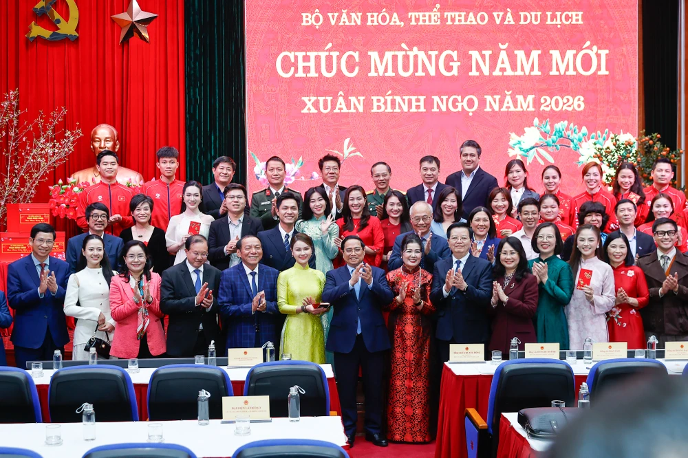 Thủ tướng chụp ảnh lưu niệm với các đại biểu. Ảnh: VGP img0716-17718450539071716181862.jpg