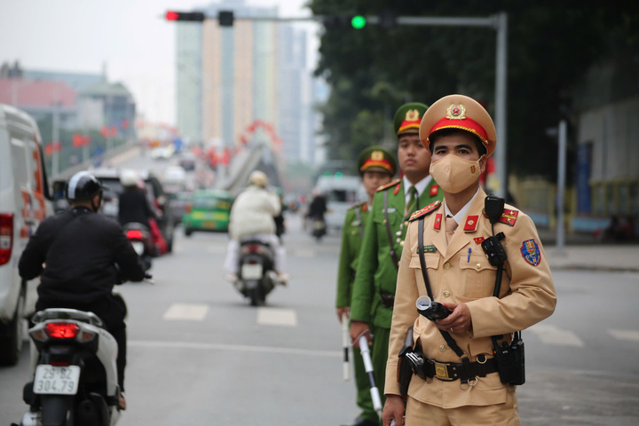 Nhiều tài xế ở Hà Nội bị xử phạt vi phạm nồng độ cồn sau buổi gặp mặt đầu Xuân- Ảnh 4.