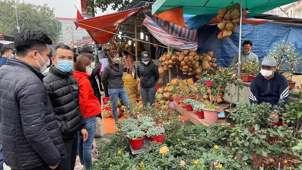 Cảnh tượng tại nơi chỉ họp chợ duy nhất 1 lần trong năm: Đêm nay mới là chính hội- Ảnh 9. Cảnh tượng tại nơi chỉ họp chợ duy nhất 1 lần trong năm: Đêm nay mới là chính hội- Ảnh 9.