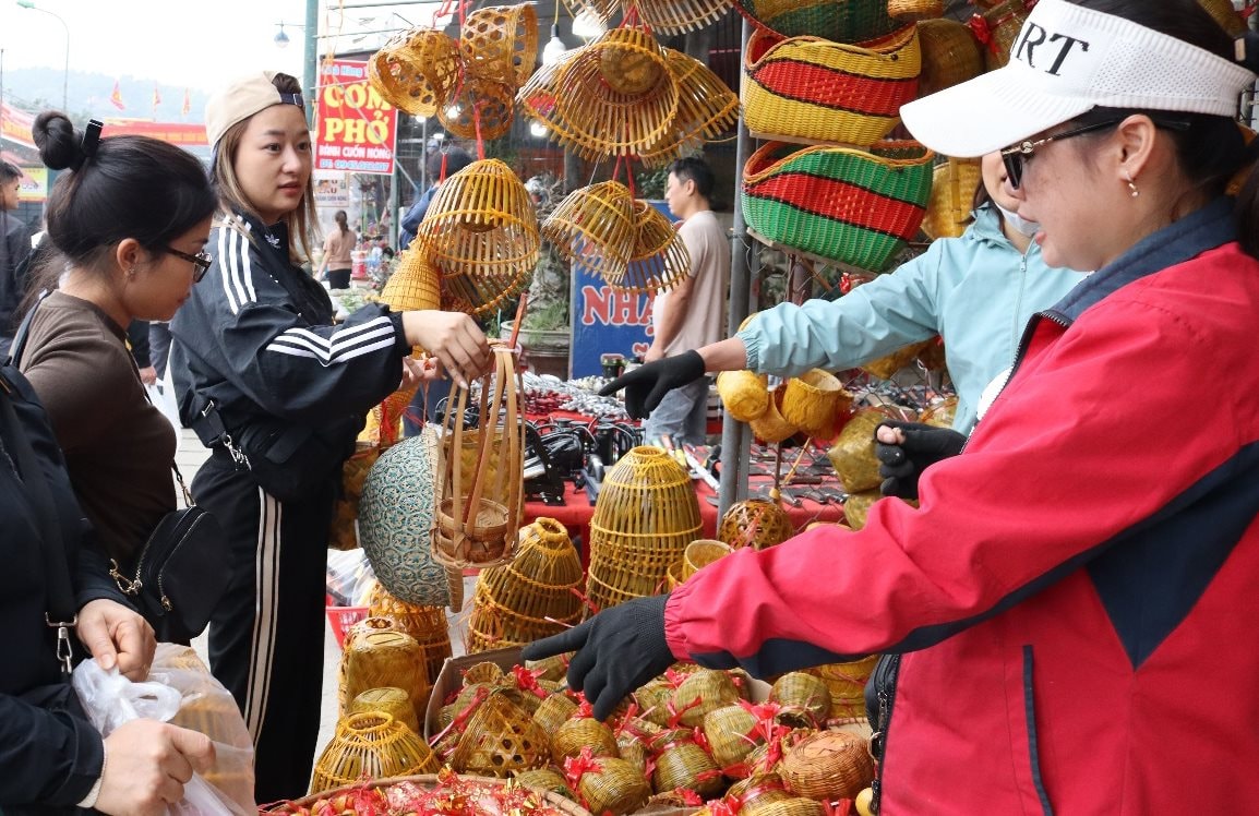 Cảnh tượng tại nơi chỉ họp chợ duy nhất 1 lần trong năm: Đêm nay mới là chính hội- Ảnh 11. Cảnh tượng tại nơi chỉ họp chợ duy nhất 1 lần trong năm: Đêm nay mới là chính hội- Ảnh 11.