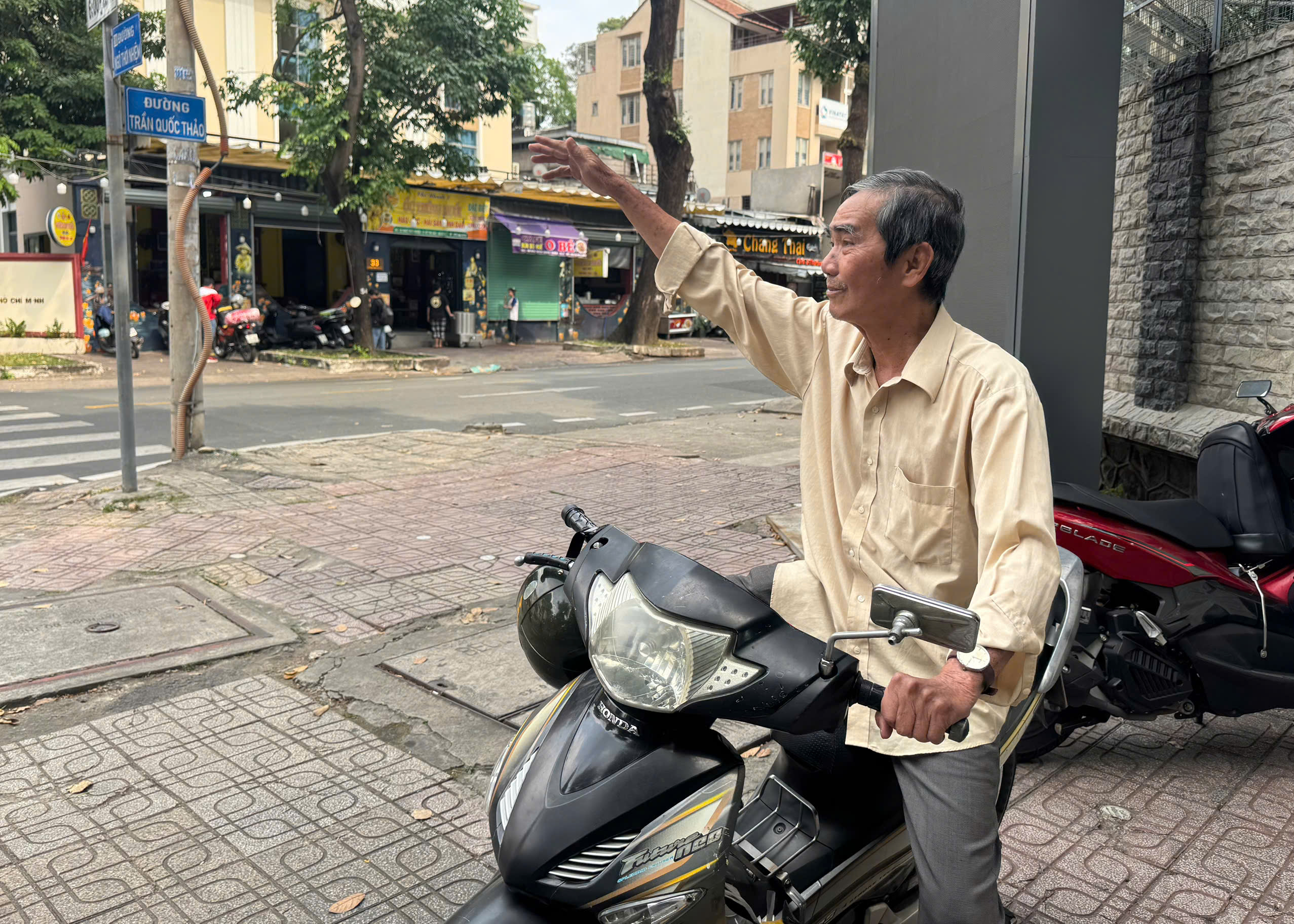 Xe ôm và 'bão' xe công nghệ ở TP.HCM: Khi 'thuật toán' trở thành đối thủ- Ảnh 2.