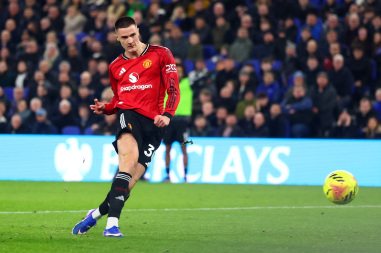 1771885994 864 Man Utd but len top 4 Ngoai hang Anh