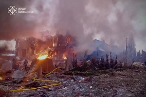 Chiến sự Nga-Ukraine 23-2: Hàng trăm UAV và tên lửa dồn dập tấn công Ukraine; Tiết lộ thời gian, địa điểm đàm phán Nga-Mỹ-Ukraine tiếp theo