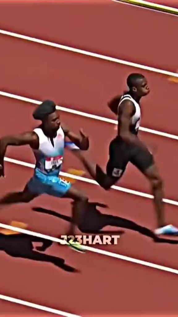 Noah Lyles ăn mừng mô phỏng "bắn súng"