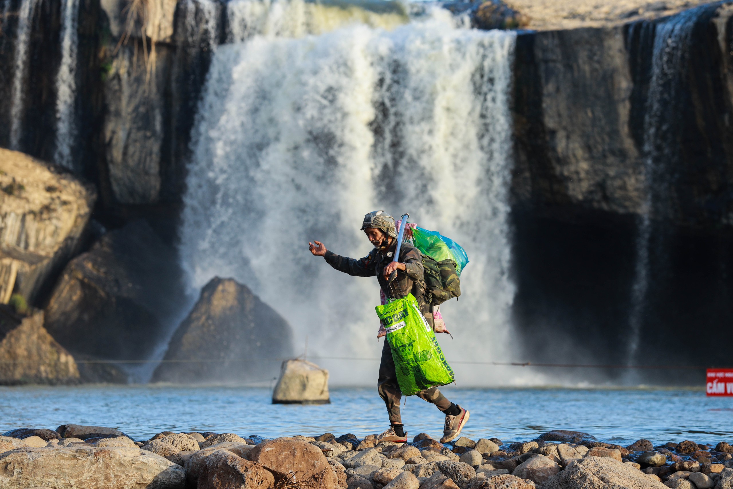 Thác Dray Nur hồi sinh ngoạn mục sau bão lũ , đón xuân Bính Ngọ 2026 - Ảnh 4. Thác Dray Nur hồi sinh ngoạn mục sau bão lũ , đón xuân Bính Ngọ 2026 - Ảnh 4.