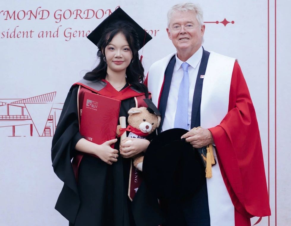 Thủ khoa “trường nhà giàu” kể trải nghiệm khủng hoảng đời sinh viên - 2