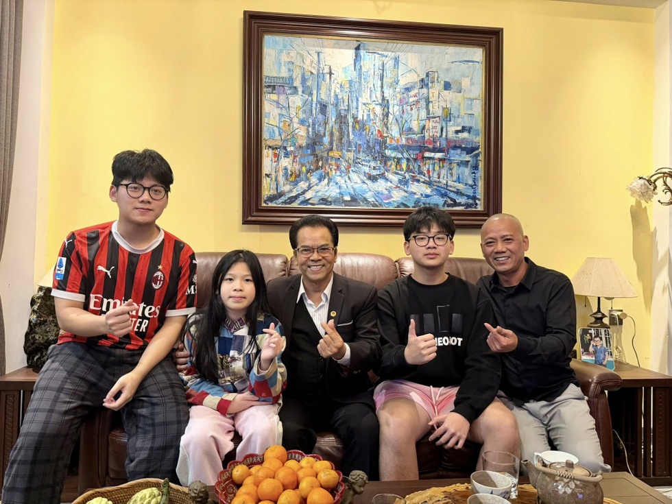 Ông trùm hài Tết Bình Trọng: Tôi nghèo, vẫn đang nợ 1 tỷ đồng vay xây nhà - 4