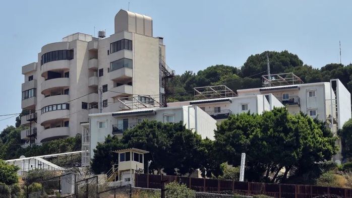 Mỹ dồn quân sát vách Iran, sơ tán nhân viên ngoại giao tại Lebanon - Ảnh 2.