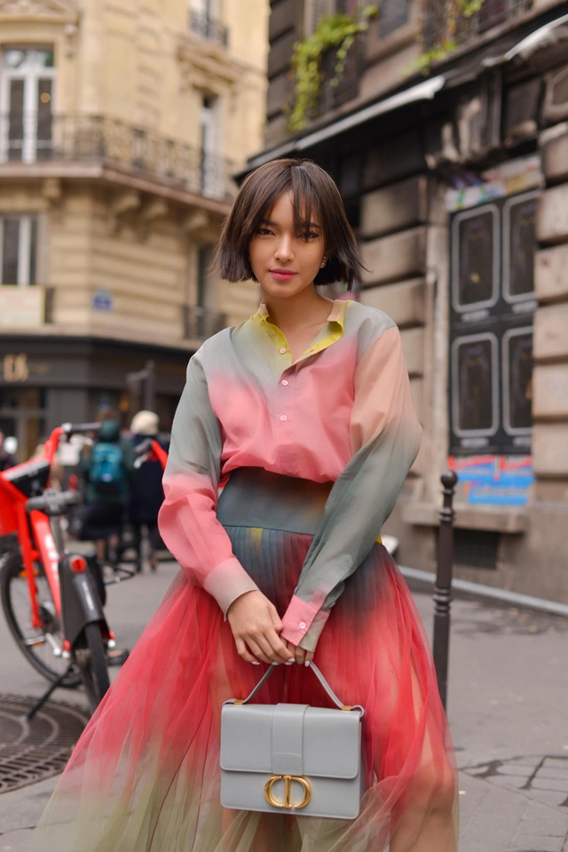 Phá vỡ giới hạn với trang phục loang màu, tạo sắc thái đầy ngẫu hứng- Ảnh 3.