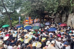 Chùa Hương, Yên Tử 'thất thủ' ngày Tết