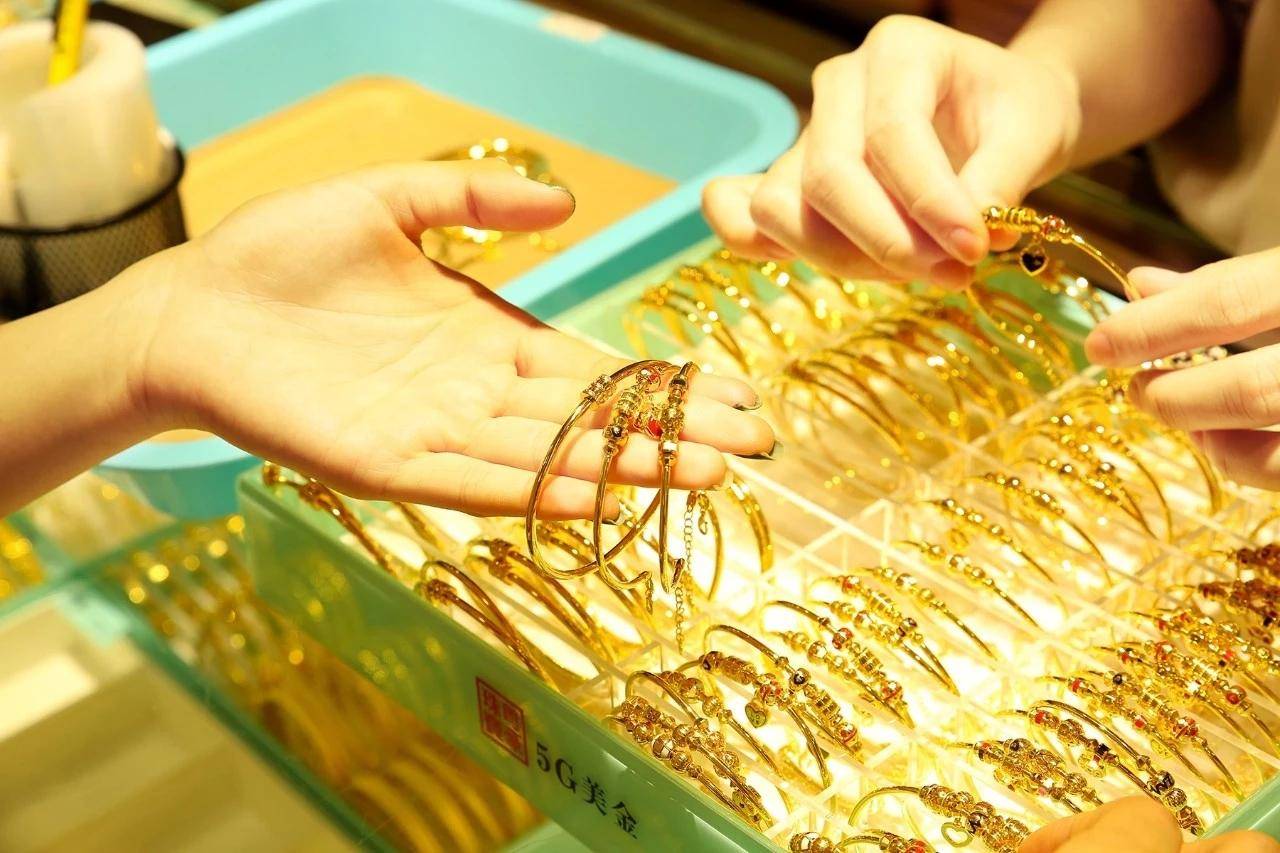 Người phụ nữ chi 2,3 tỷ đồng mua vàng, lãi đậm 414 triệu đồng trong 23 ngày nhưng thừa nhận: “Trúng lớn vẫn bất an, mất ăn mất ngủ”- Ảnh 2.