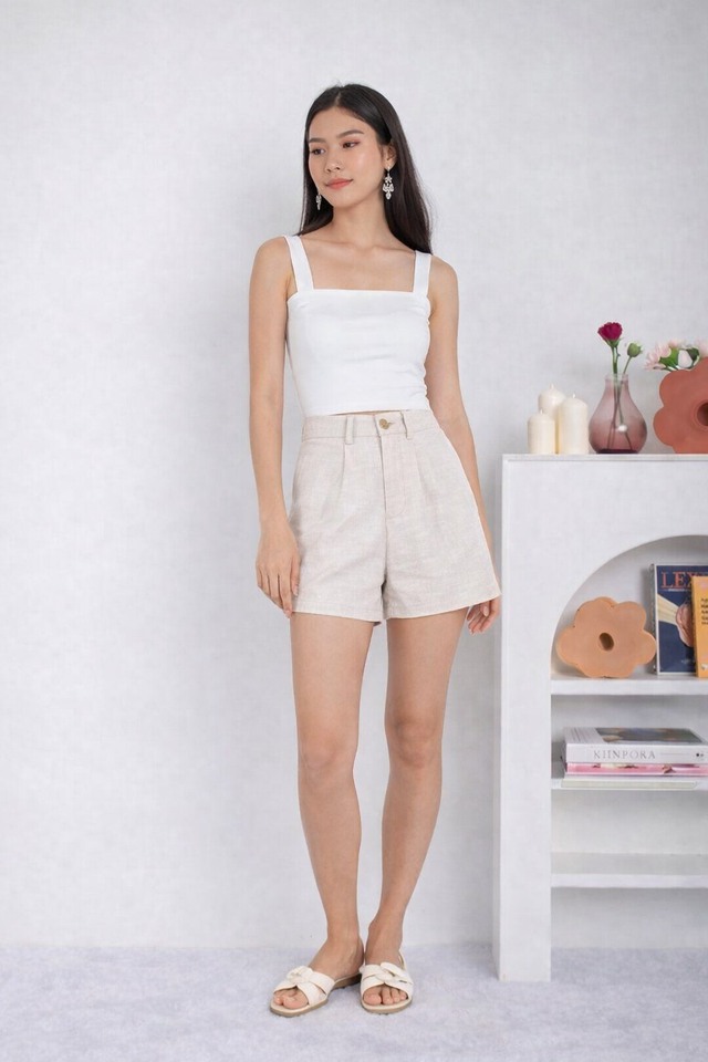 Sành điệu xuống phố cùng áo hai dây và quần shorts ngày nắng- Ảnh 3. Sành điệu xuống phố cùng áo hai dây và quần shorts ngày nắng- Ảnh 3.