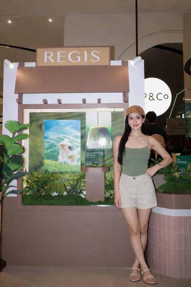 Sành điệu xuống phố cùng áo hai dây và quần shorts ngày nắng- Ảnh 8. Sành điệu xuống phố cùng áo hai dây và quần shorts ngày nắng- Ảnh 8.