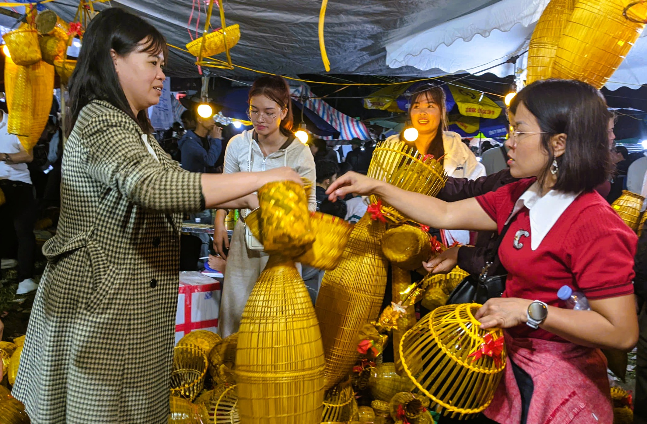 - Ảnh 10. - Ảnh 10.