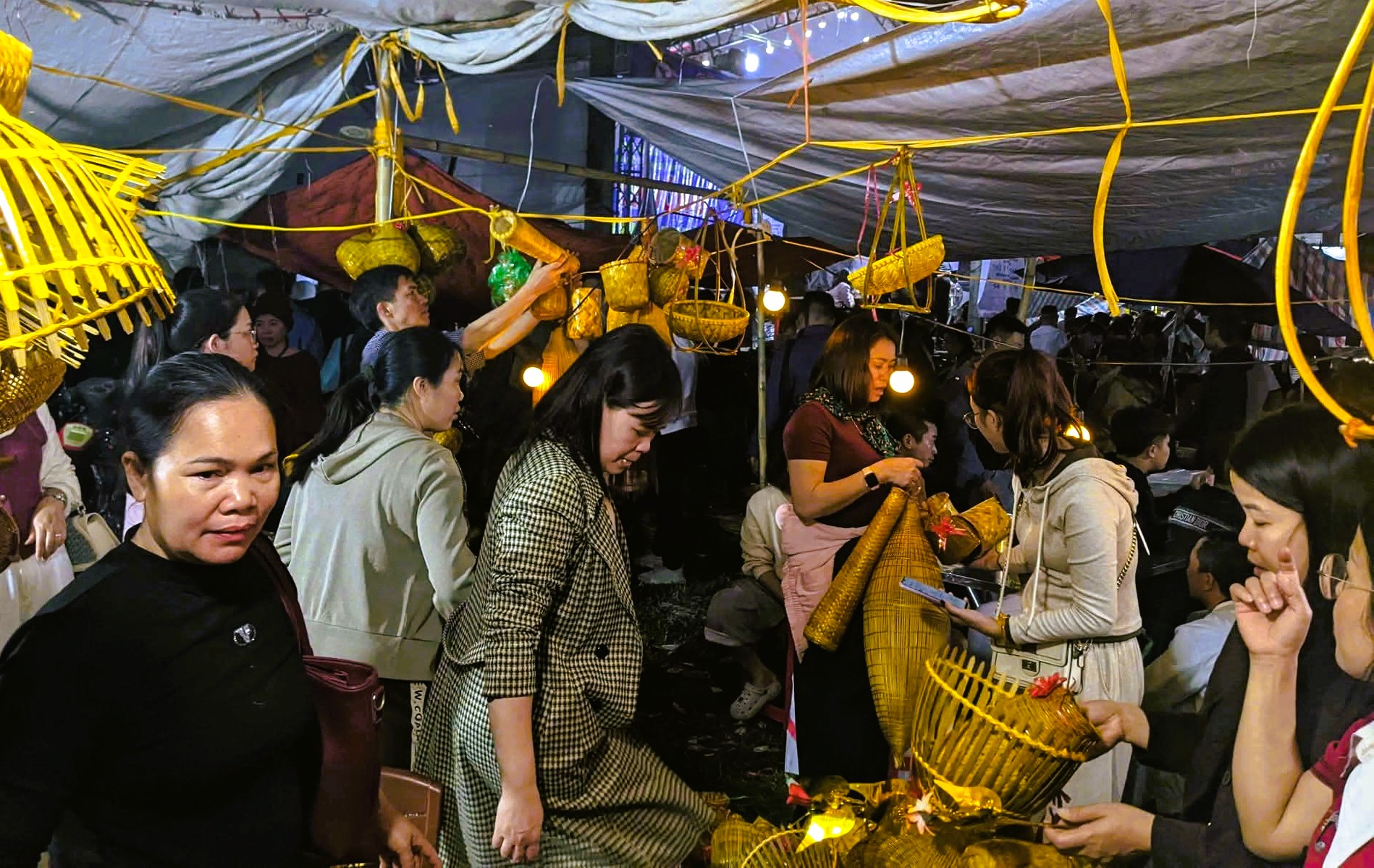 - Ảnh 12. - Ảnh 12.