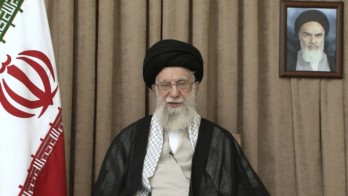 Lãnh tụ tối cao Iran Ayatollah Ali Khamenei phát biểu trong một video được phát sóng trên truyền hình nhà nước hồi tháng 6/2025. Ảnh: AP