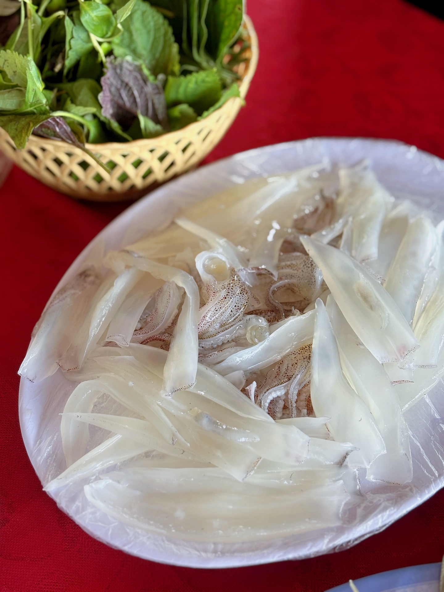 Du Xuân dọc miền biển: Ghé Vũng Áng ăn mực nhảy - đệ nhất gỏi của giới sành ăn- Ảnh 2.