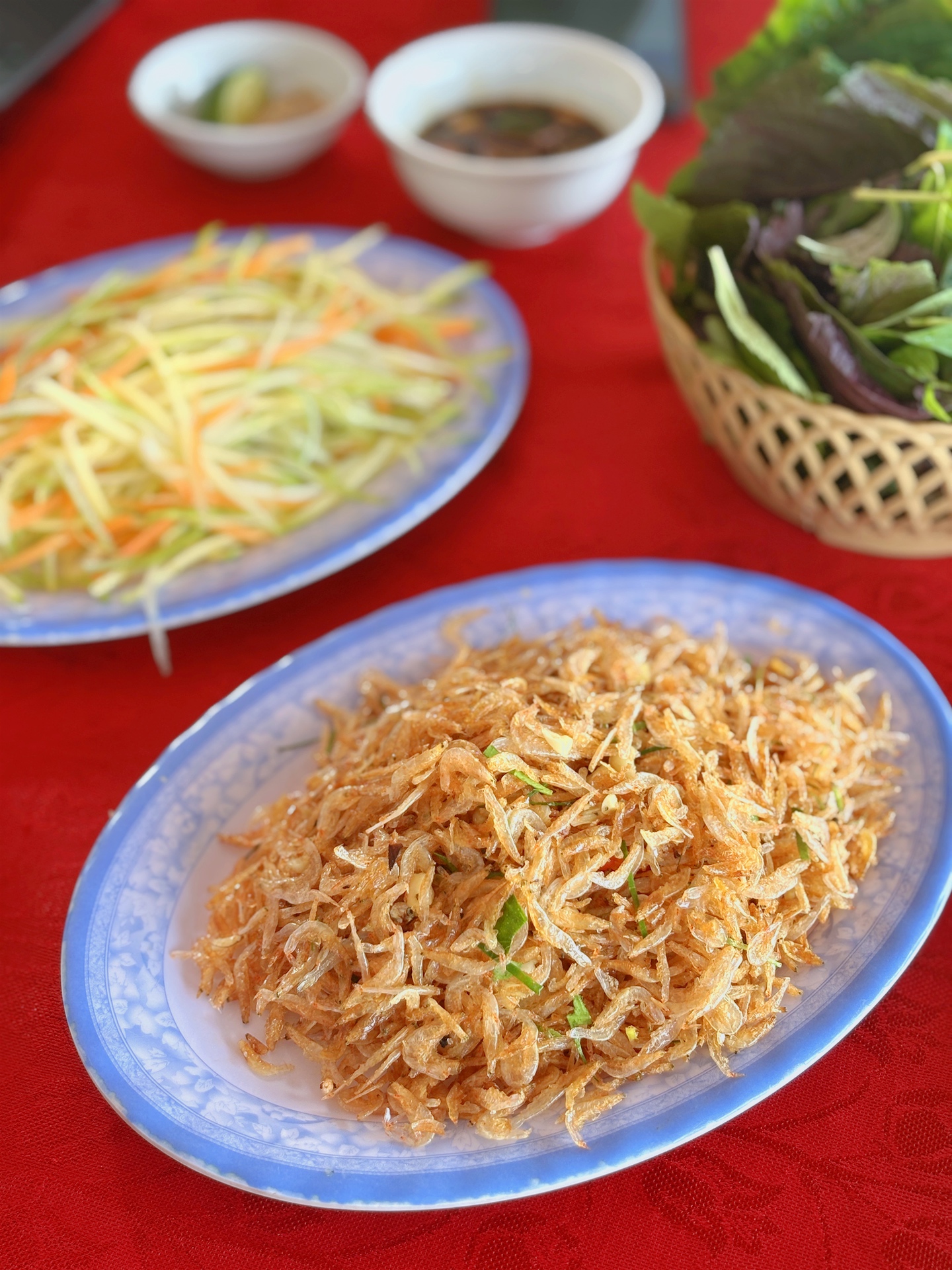 Du Xuân dọc miền biển: Ghé Vũng Áng ăn mực nhảy - đệ nhất gỏi của giới sành ăn- Ảnh 3.