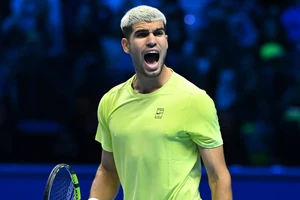 Carlos Alcaraz khai vợt hoàn hảo