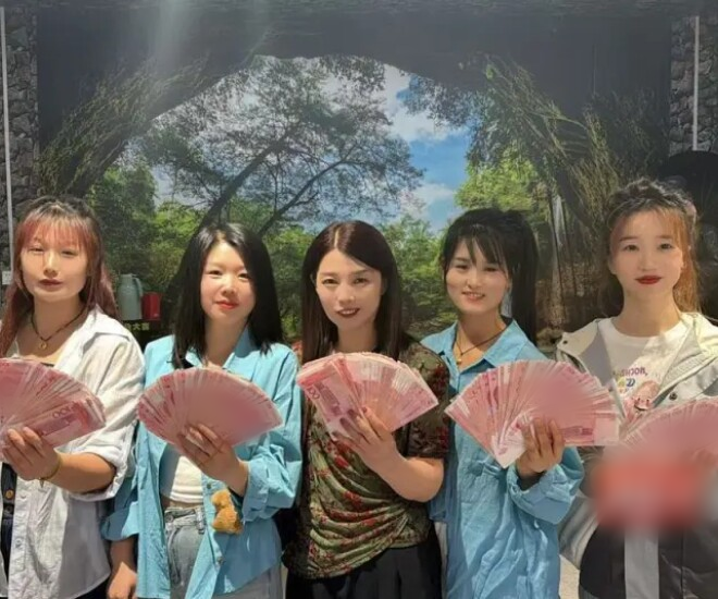 Phát hiện người đàn ông vừa bán vàng lãi đậm 38 tỷ đồng đã lập tức thực hiện hơn 2.000 giao dịch chuyển khoản- Ảnh 4.