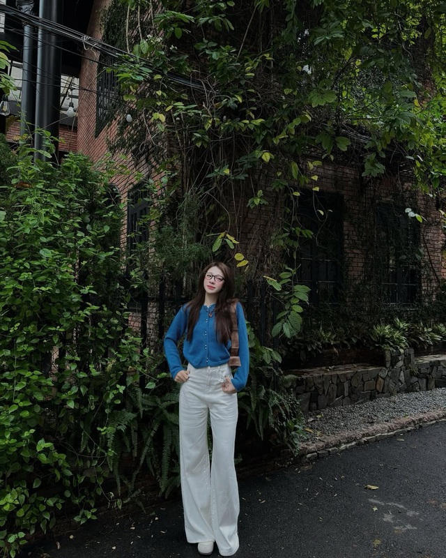 Duyên dáng đầu xuân cùng trang phục màu xanh cô ban- Ảnh 8.