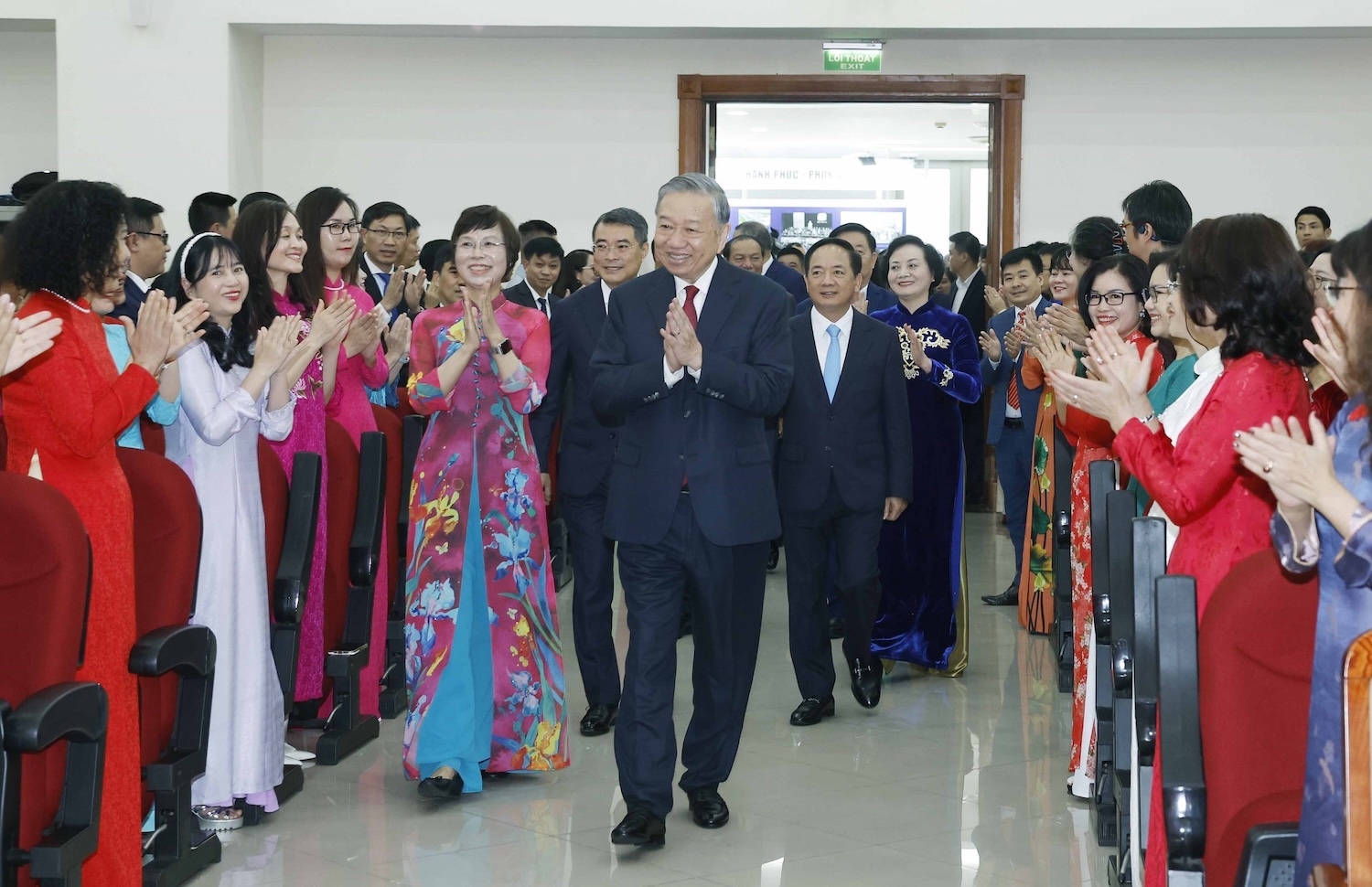 Tổng Bí thư Tô Lâm: Tiếng nói của nhân dân phải được lắng nghe, phản ánh trung thực, kịp thời 2 Tổng Bí thư Tô Lâm: Tiếng nói của nhân dân cũng phải được lắng nghe, phản ánh trung thực, kịp thời - Ảnh 3.