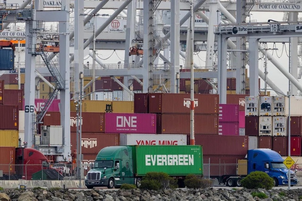 Mỹ bắt đầu thu thuế nhập khẩu bổ sung 10% toàn cầu - 1