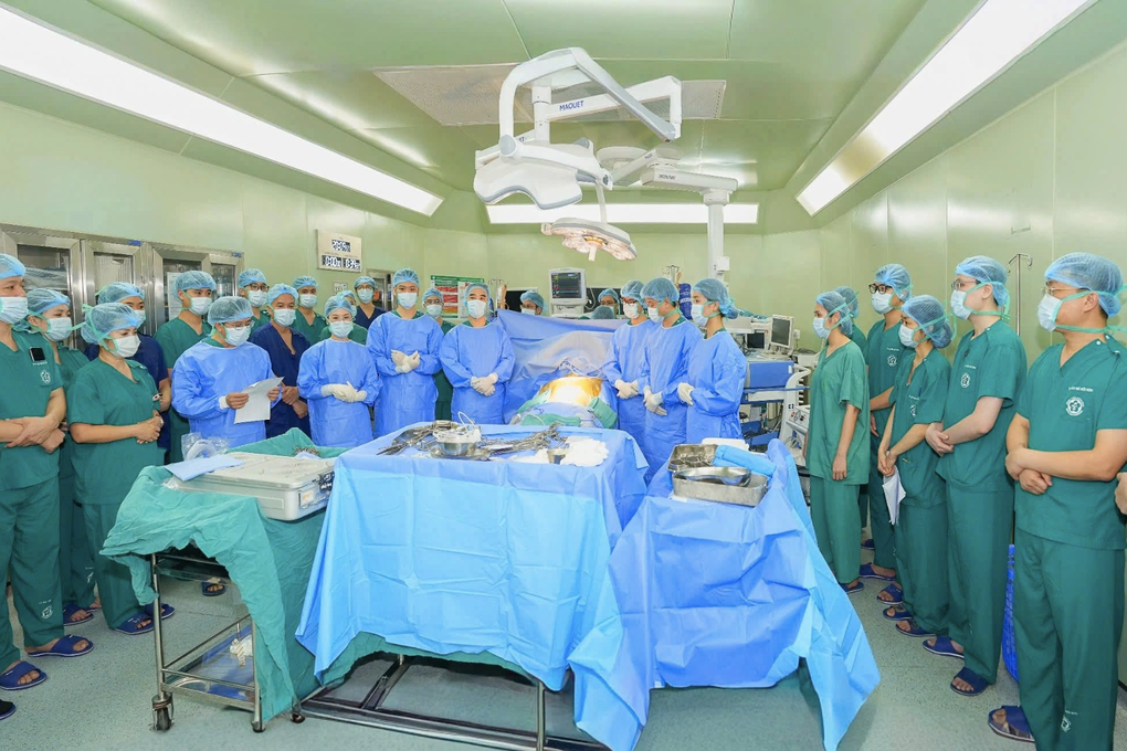 Trái tim xuyên Việt từ Hà Nội hồi sinh cháu bé ở TPHCM ngày đầu xuân - 2