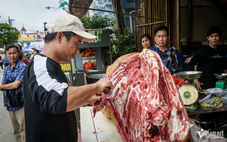 Món đỏ đầu năm hút khách tại chợ Viềng Ninh Bình, chưa kịp mua đã cháy hàng 4 Món ‘đỏ’ đầu năm hút khách tại chợ Viềng Ninh Bình, chưa kịp mua đã 'cháy hàng' - 4