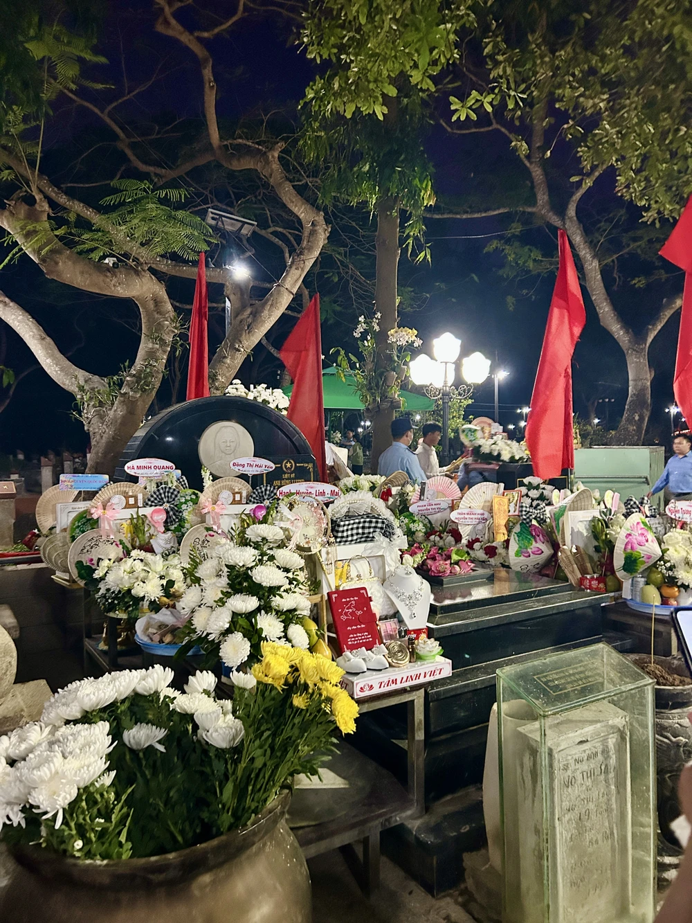 Khu vực Nghĩa trang liệt sĩ Hàng Dương và mộ Anh hùng Liệt sĩ Võ Thị Sáu không rác thải nhựa, không còn khói đốt vàng mã côn đảo,xanh hoá,nghĩa trang liệt sĩ hàng dương,võ thị sáu,cảng trần đề