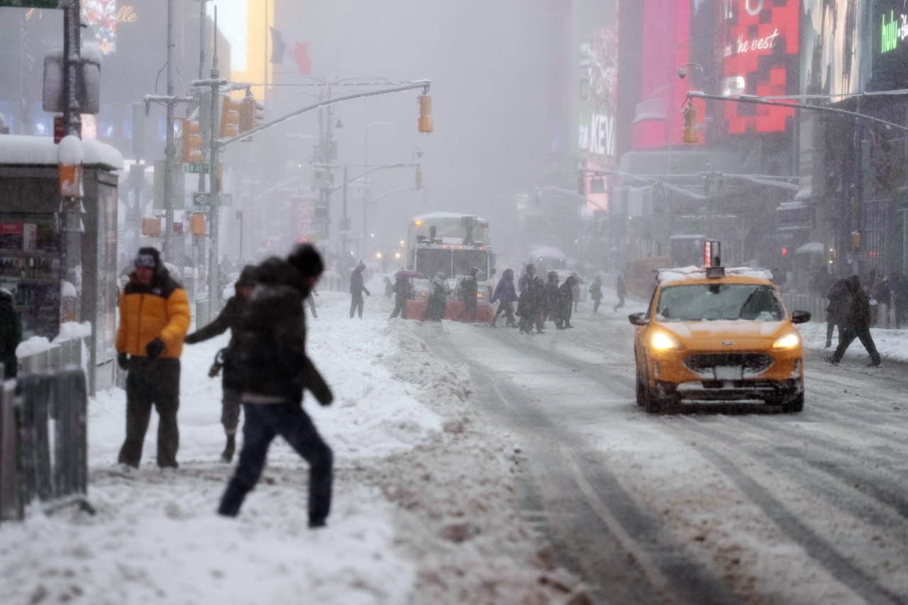 Vừa tỉnh dậy, New York đã hóa xứ tuyết, nhưng phía sau khung cảnh cổ tích này là gì?- Ảnh 15.
