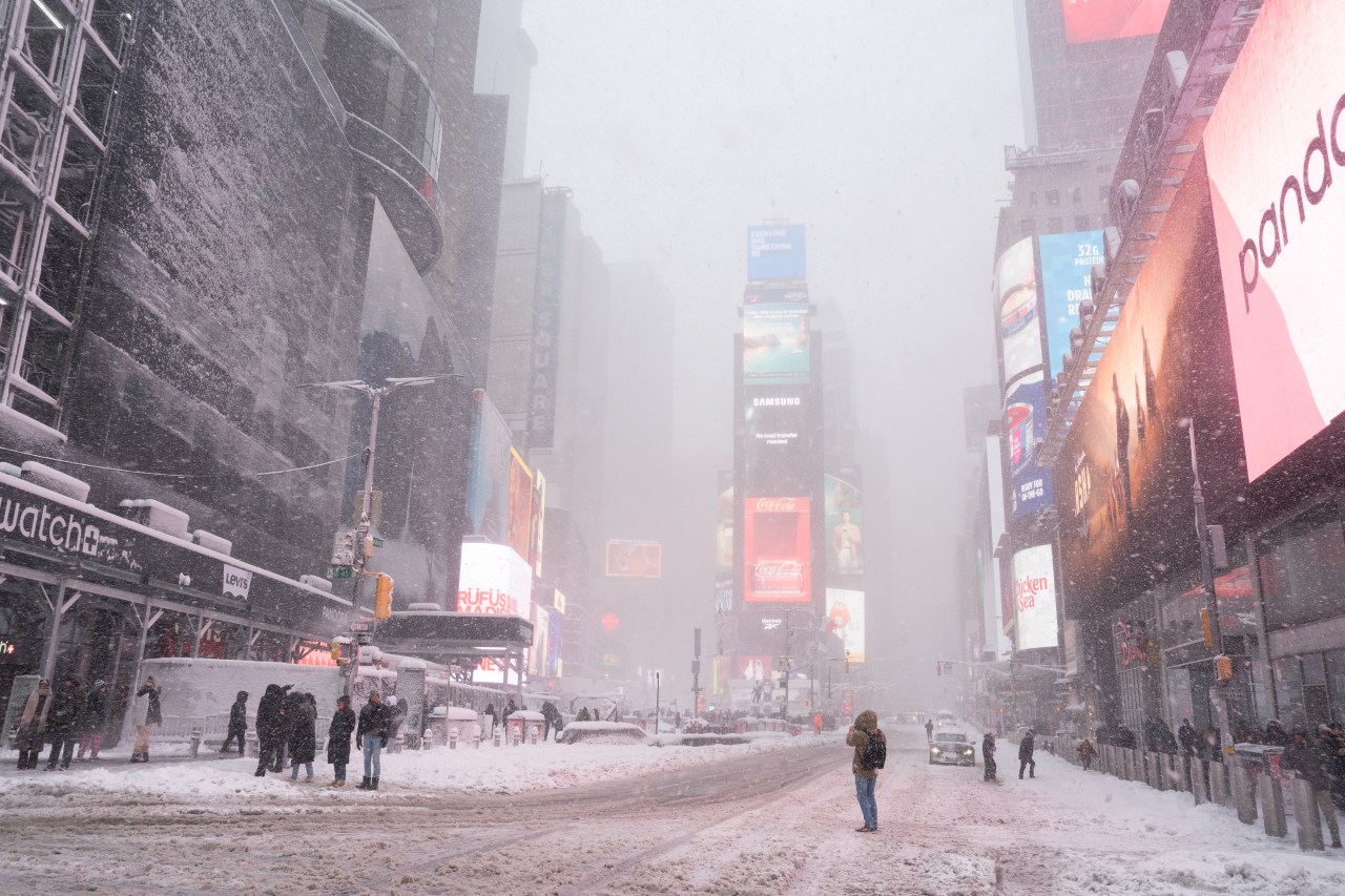 Vừa tỉnh dậy, New York đã hóa xứ tuyết, nhưng phía sau khung cảnh cổ tích này là gì?- Ảnh 19.