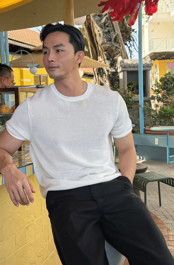 Á vương Manhunt International sau một năm 5 Phong cách đời thường thanh lịch của Á vương Vũ Linh.