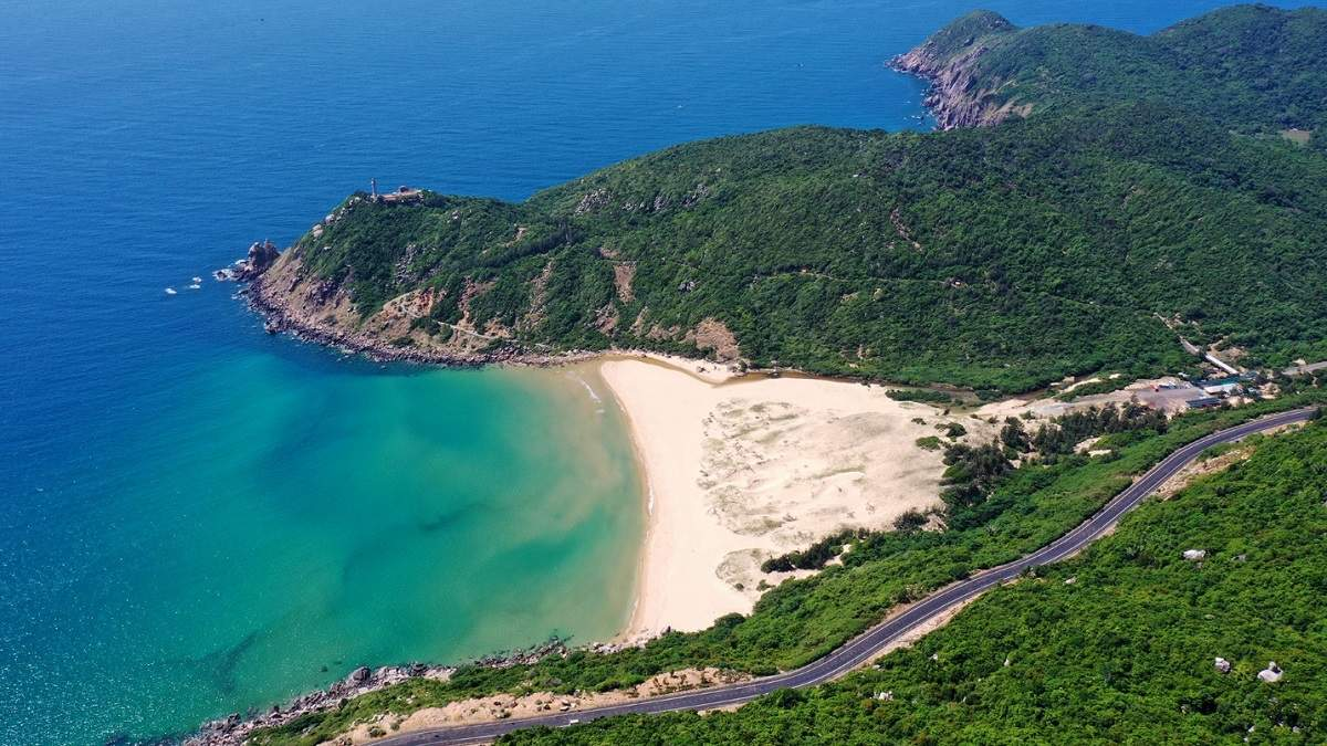 Không phải Phú Quốc, bãi biển hoang sơ này là “viên ngọc ẩn mình”, vừa có núi vừa có suối, ít bị thương mại hóa- Ảnh 2.