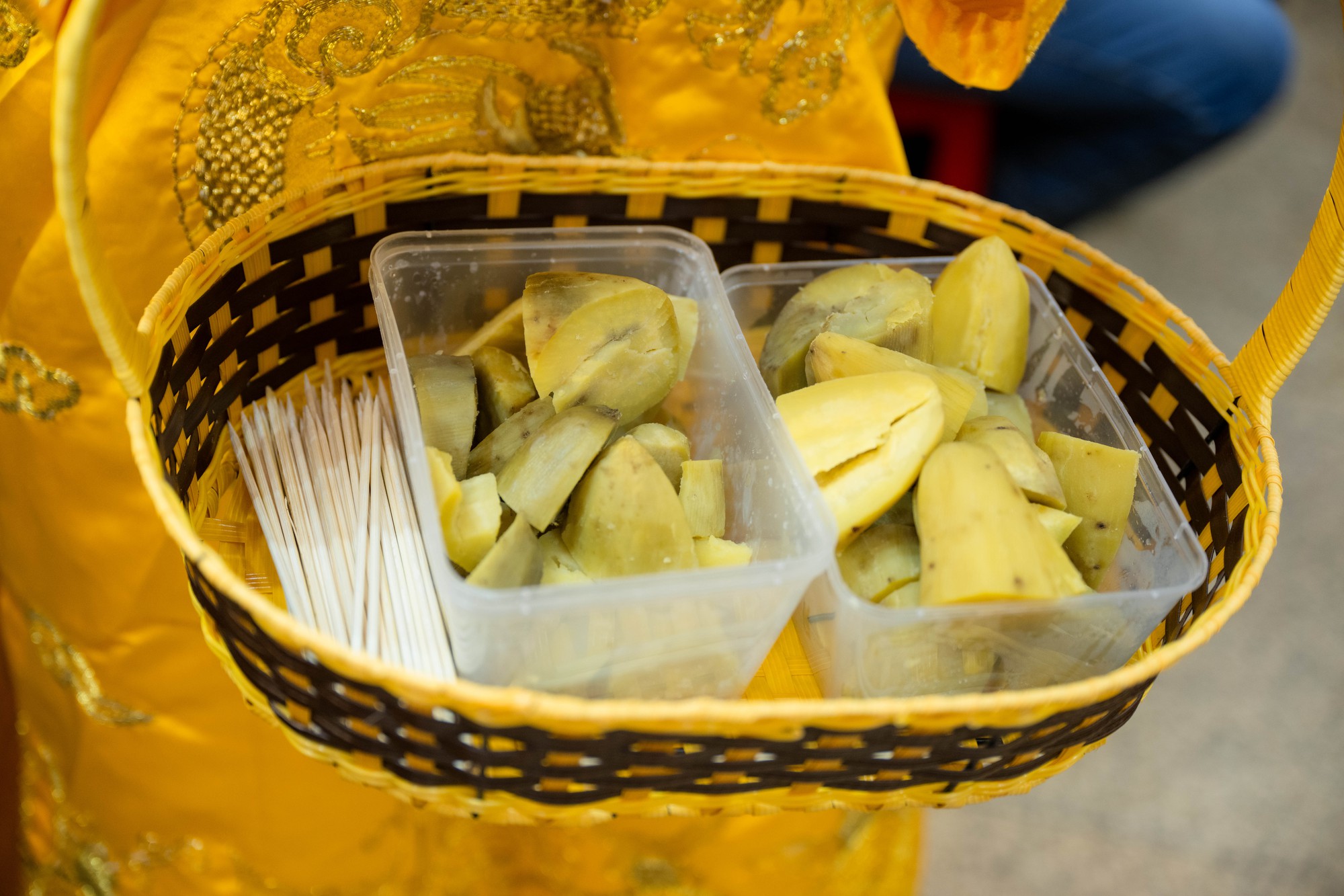 Con phố Hà Nội đông nghẹt chưa từng thấy ngày mùng 8 Tết: Chuyện gì đang xảy ra?- Ảnh 9.