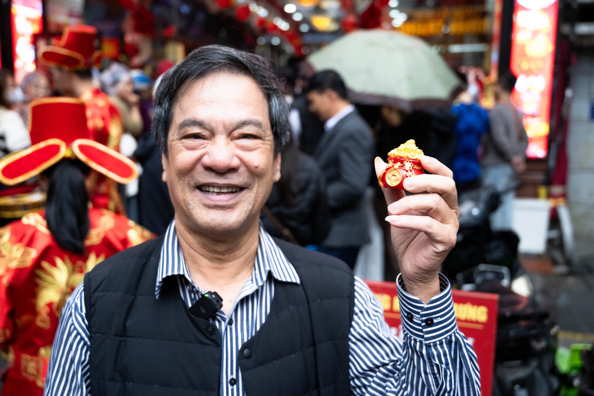 Con phố Hà Nội đông nghẹt chưa từng thấy ngày mùng 8 Tết: Chuyện gì đang xảy ra?- Ảnh 14.