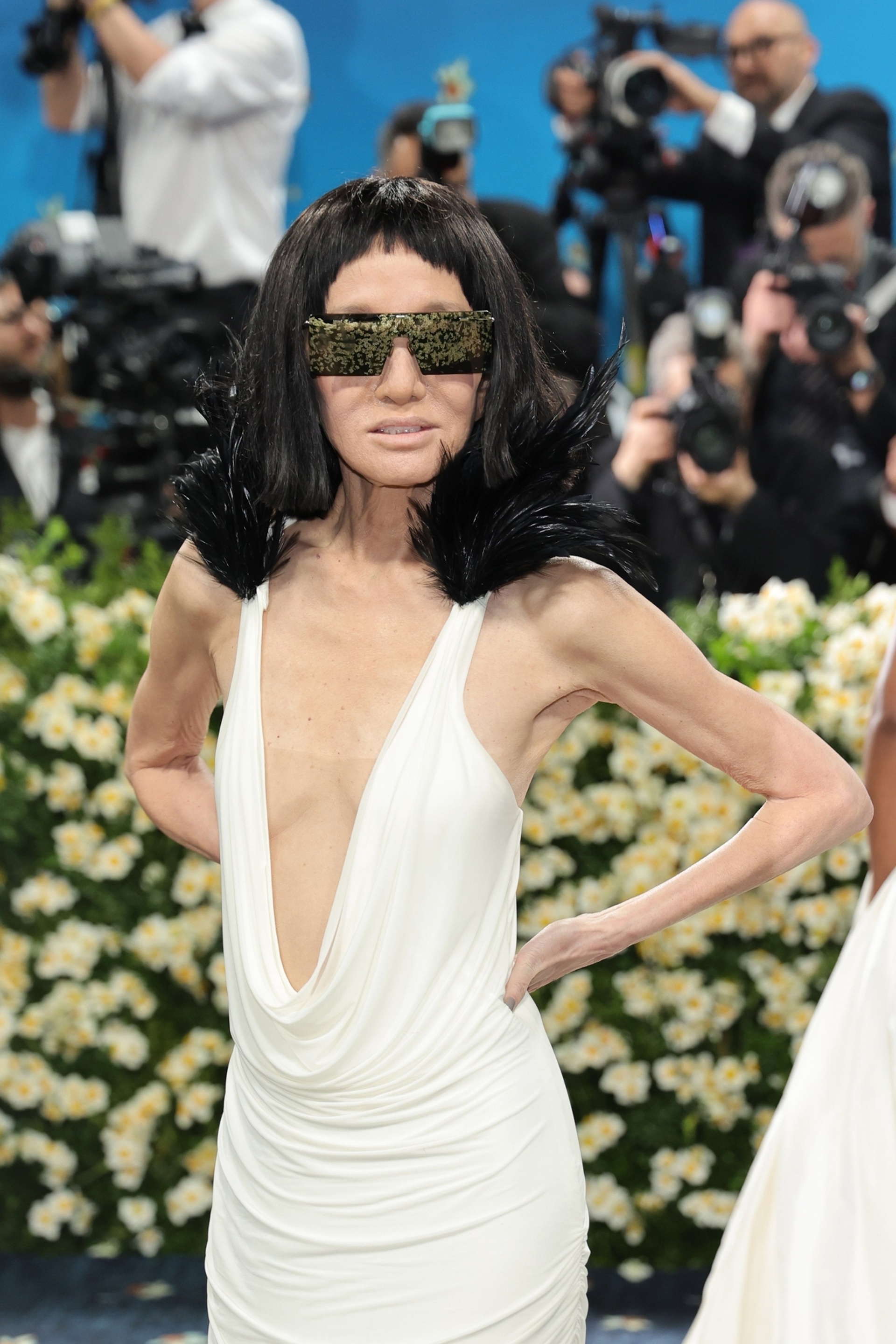 Vòng eo siêu nhỏ và phong cách hở bạo của Vera Wang ở tuổi 77 - 4