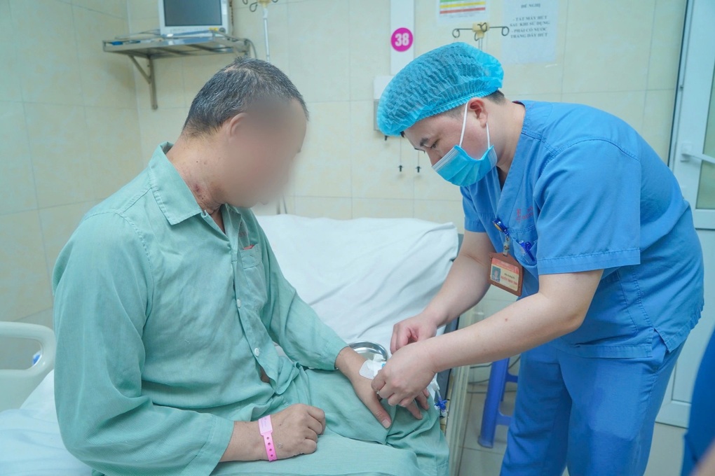 Ngừng tim gần 1 giờ, người đàn ông hồi sinh kỳ diệu sau 40 ngày điều trị - 2