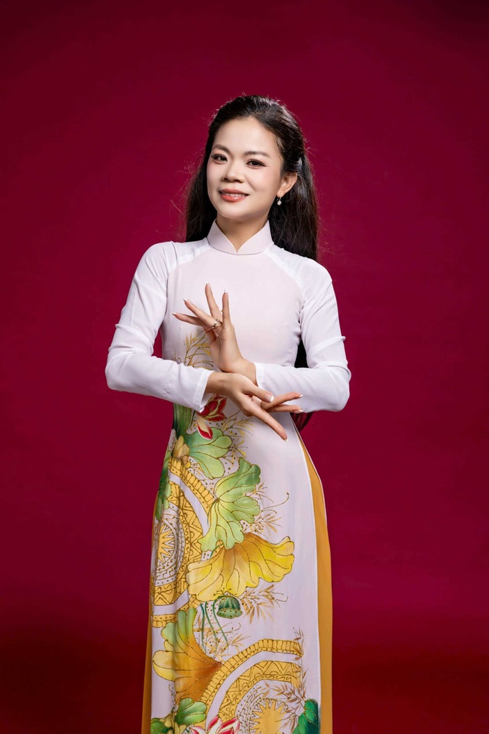 Hoa hậu Tân Lê (Lê Thị Tân) bật mí ‘những lưu ý’ khi mặc áo dài thuần Việt