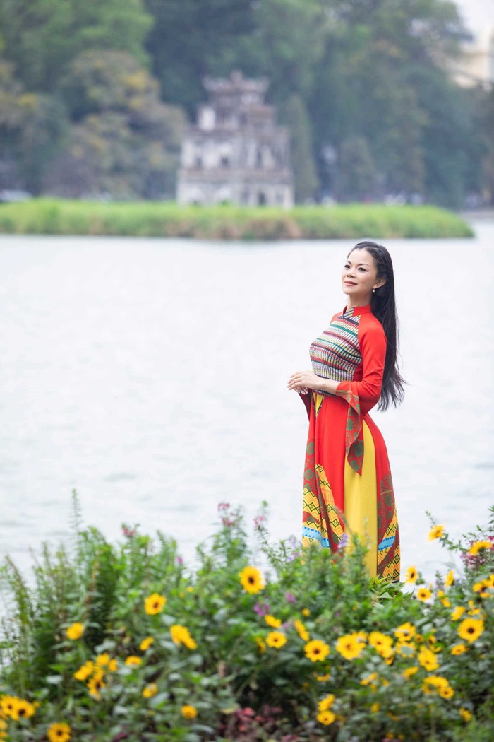 Hoa hậu Tân Lê (Lê Thị Tân) bật mí ‘những lưu ý’ khi mặc áo dài thuần Việt