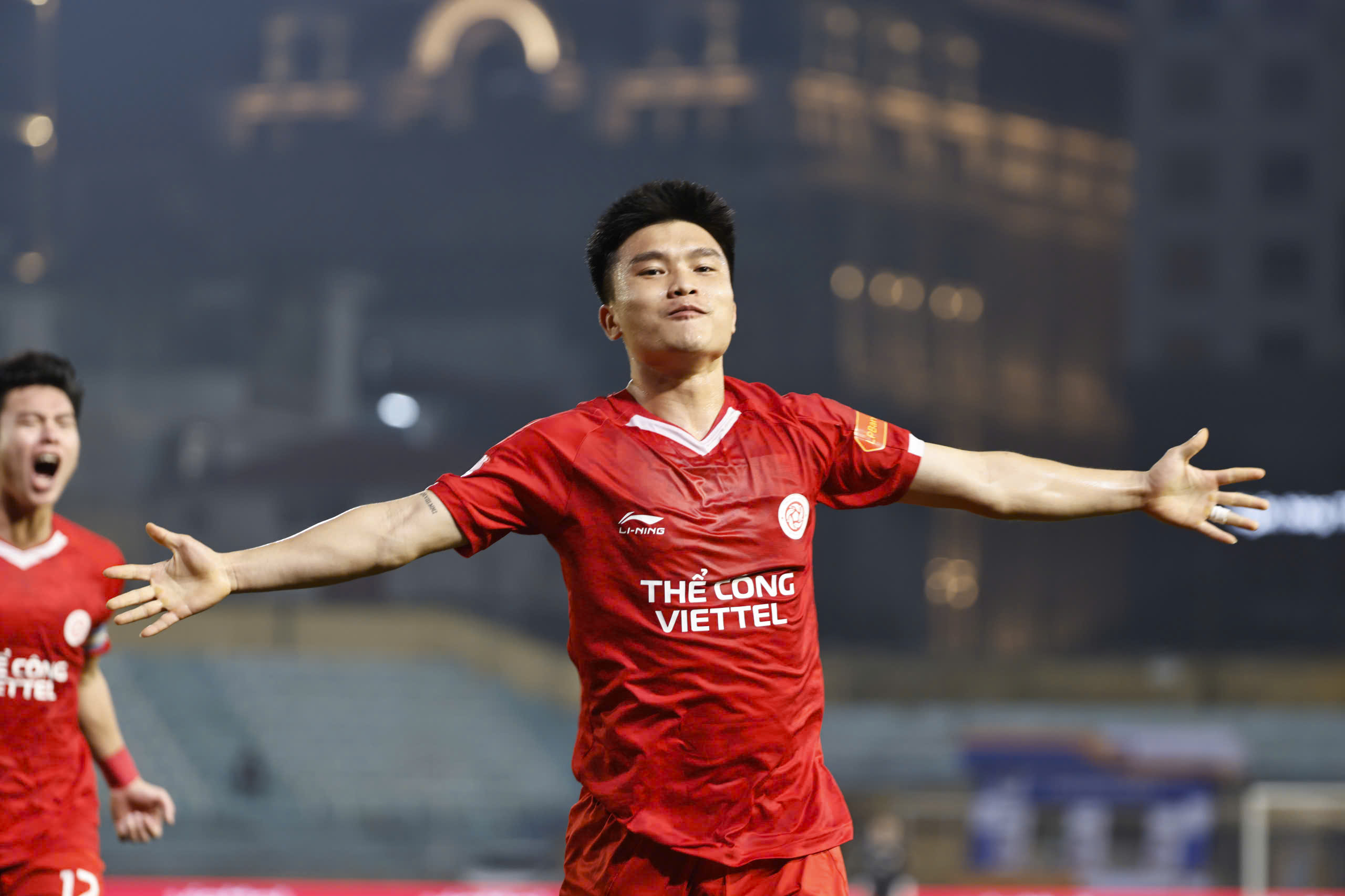 CLB Nam Định phơi áo trước Thể Công Viettel: Xuân Son đua trụ hạng- Ảnh 2. CLB Nam Định phơi áo trước Thể Công Viettel: Xuân Son đua trụ hạng- Ảnh 2.