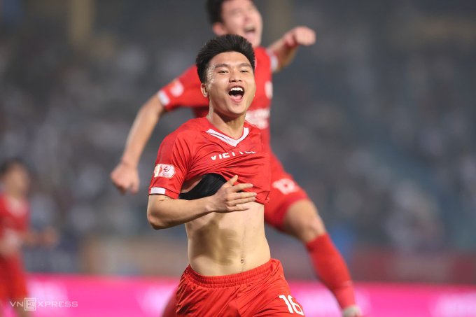 Tiền vệ Thể Công Lê Quốc Nhật Nam mừng bàn thắng ở phút 68. Ảnh: Hoàng Huynh
