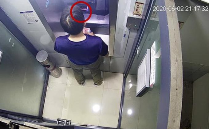 Cây ATM tự động “phun” hơn 11 triệu đồng, 2 phút sau 30 tờ tiền biến mất: Công an dùng nhiều biện pháp nghiệp vụ truy tìm 1 cặp vợ chồng- Ảnh 2.