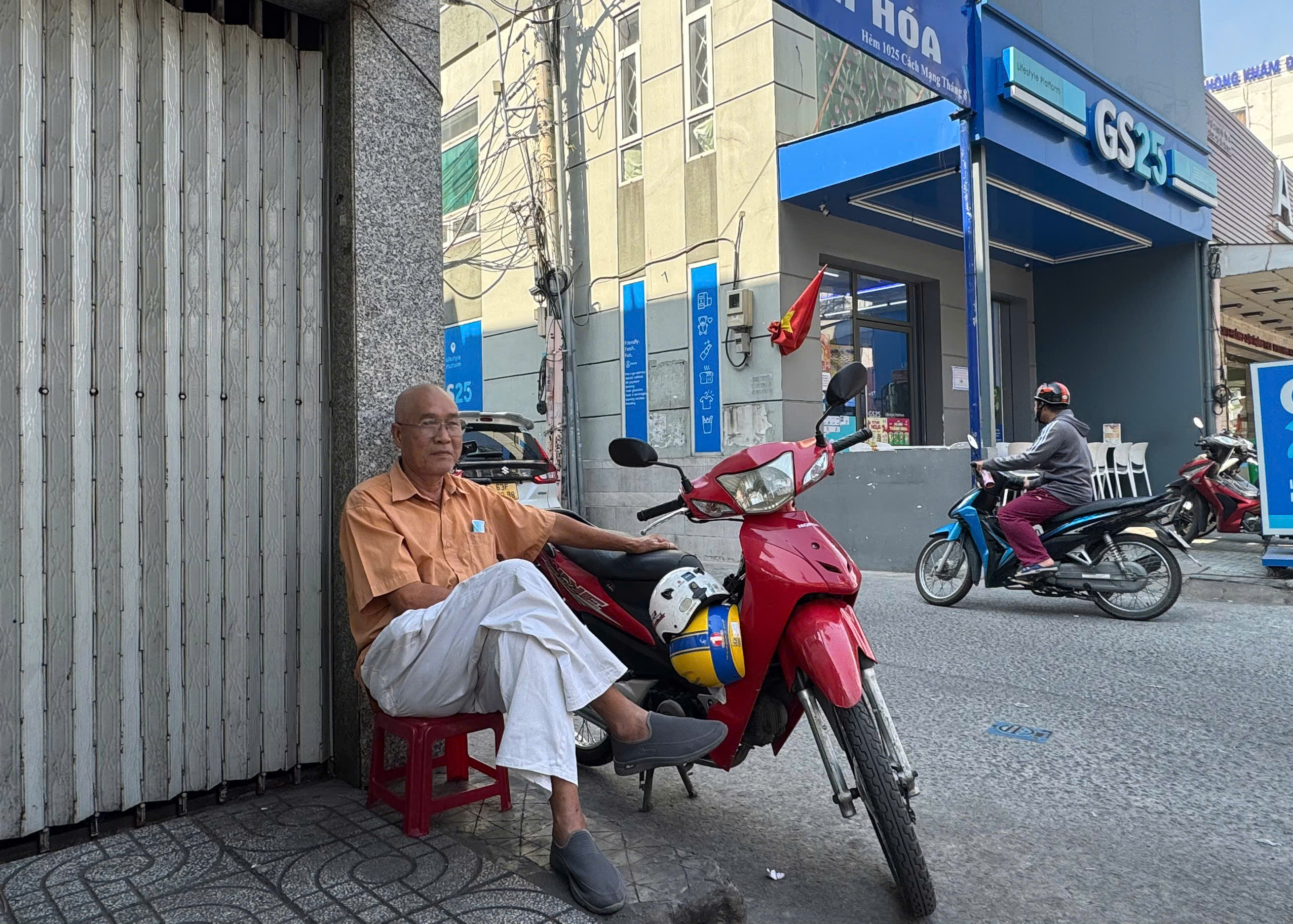 Xe ôm và 'bão' xe công nghệ ở TP.HCM: 'Nghề này, đời mình chịu là đủ rồi'- Ảnh 2. Xe ôm và 'bão' xe công nghệ ở TP.HCM: 'Nghề này, đời mình chịu là đủ rồi'- Ảnh 2.