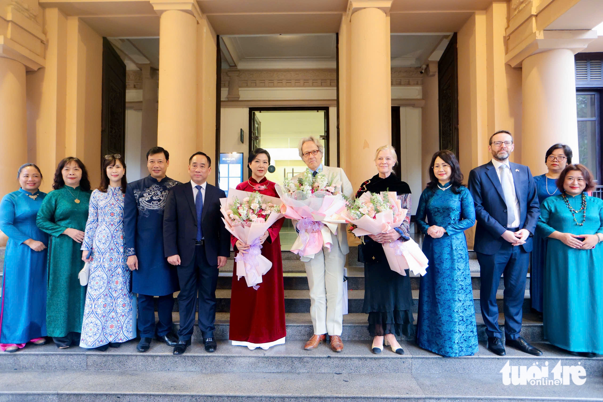 Đưa văn hóa Việt Nam đến gần bạn bè quốc tế 5 Phu nhân Tổng Bí thư Tô Lâm - Ảnh 5.