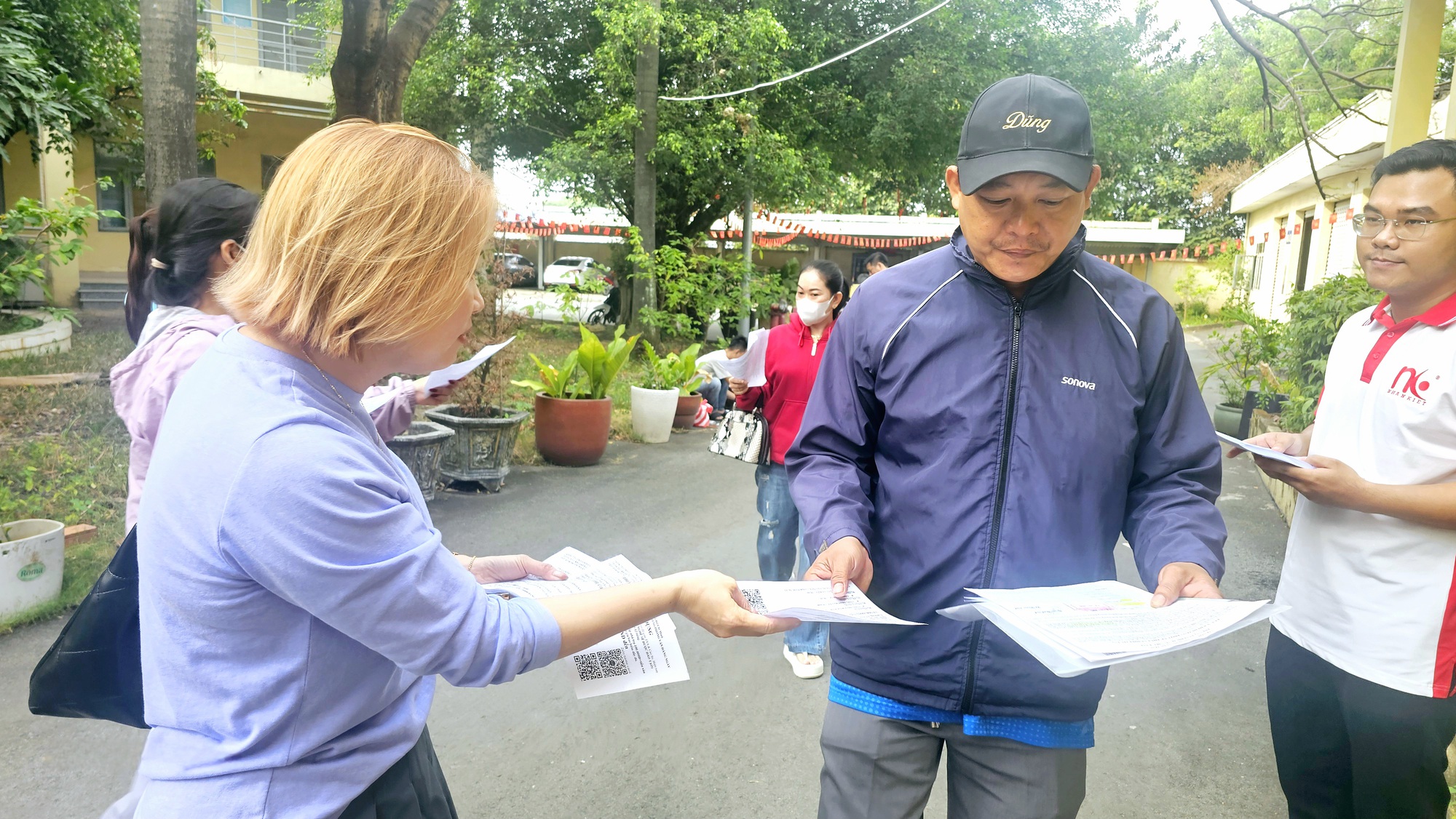 Doanh nghiệp săn đón người lao động tại Trung tâm dịch vụ việc làm Bình Dương - Ảnh 2.